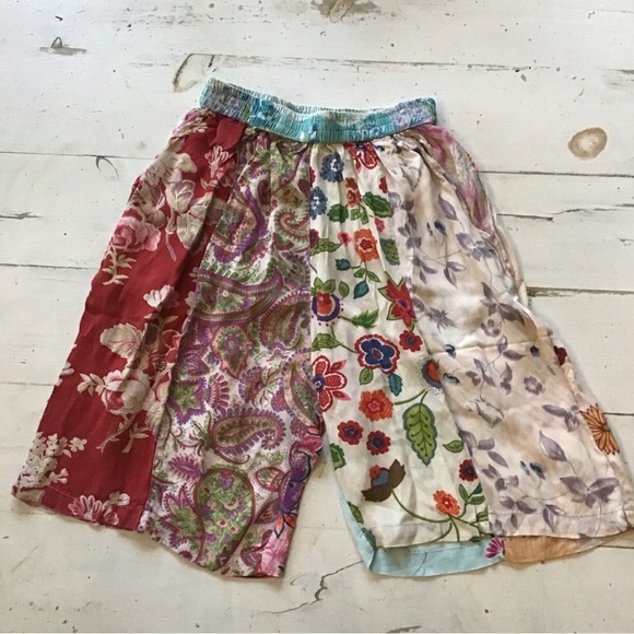 ▪️Sacred Threads Boho Floral Shorts - Picture 1 of 8